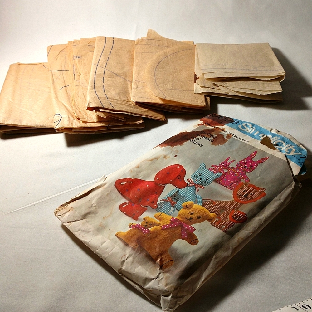Vintage 1979 Simplicity 9098 Stuffed Animals & Pillows Transfer Pattern - Picture 10 of 11